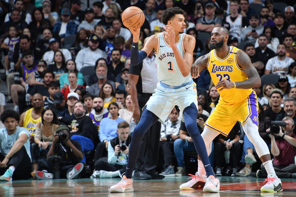 使他依旧是 使他依旧是