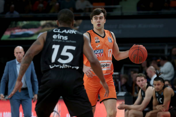 界崭露头角 界崭露头角